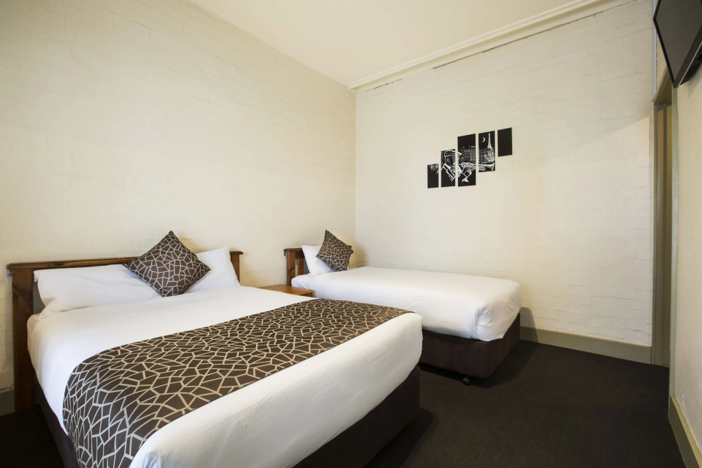 Double Studio (full double bed)