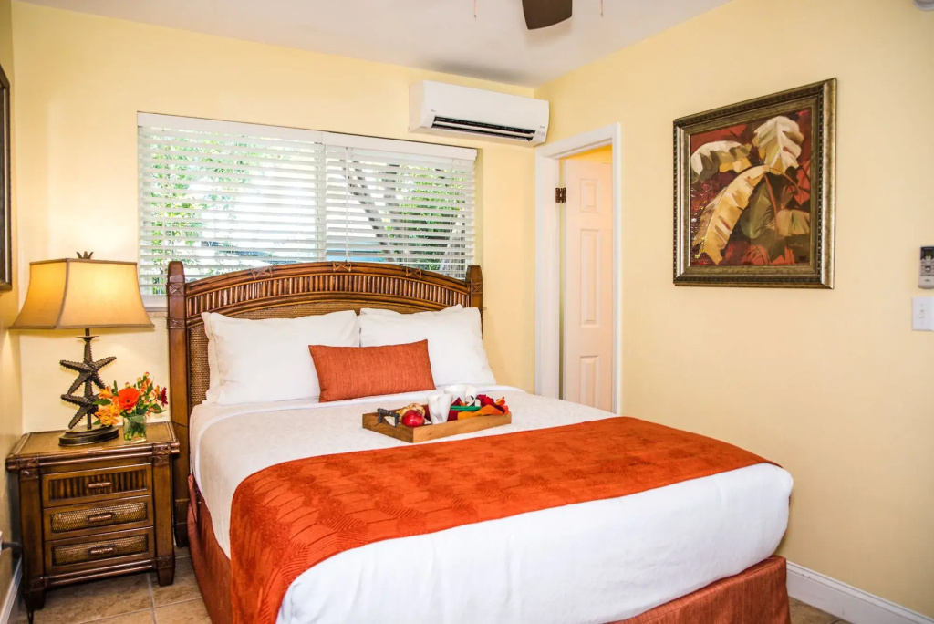 Double Cottage with water view (full double bed)