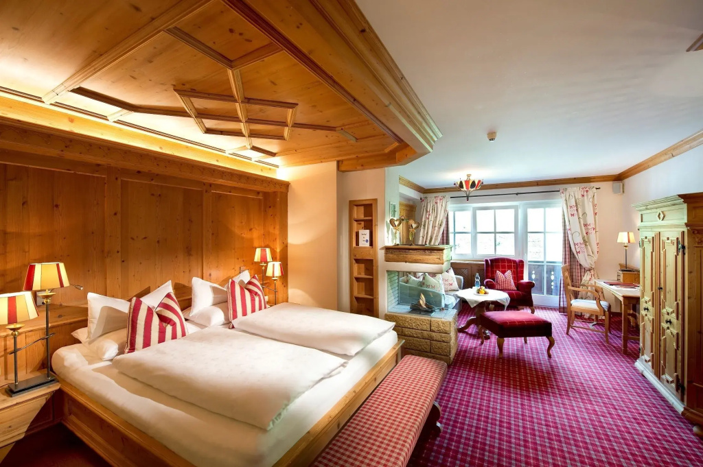 Suite with balcony and with mountain view