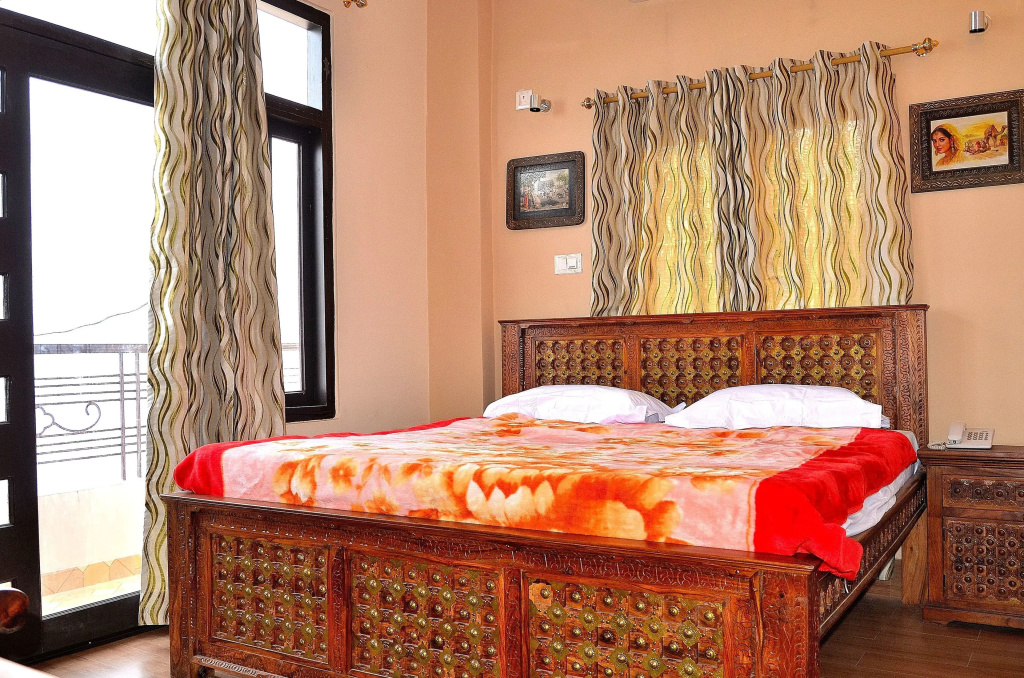 Deluxe Double room with river view (full double bed)