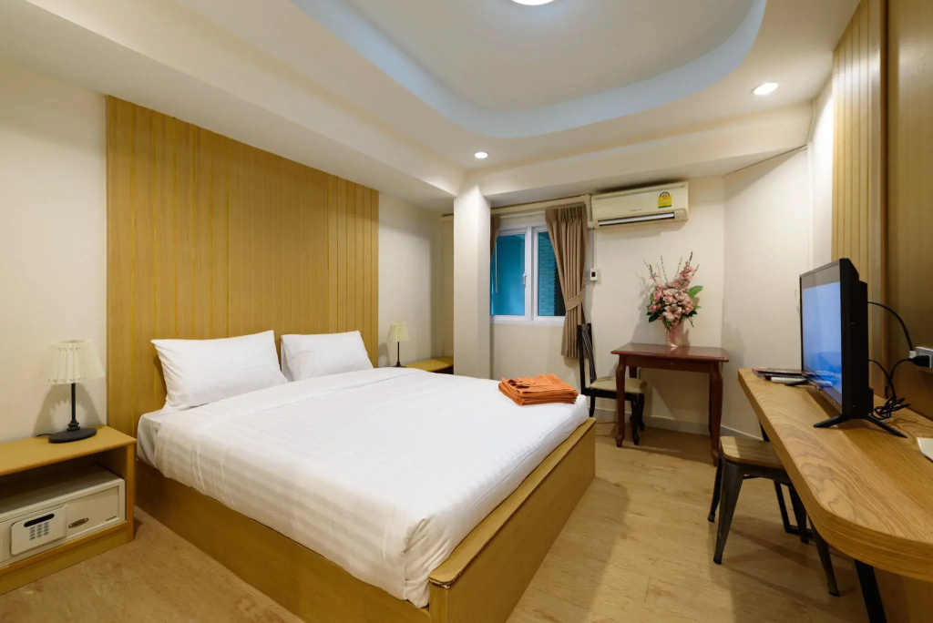Standard Double room (full double bed)