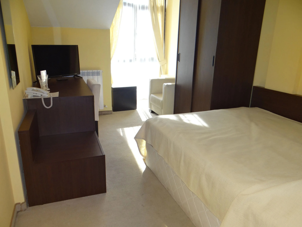 Standard Double room (full double bed)