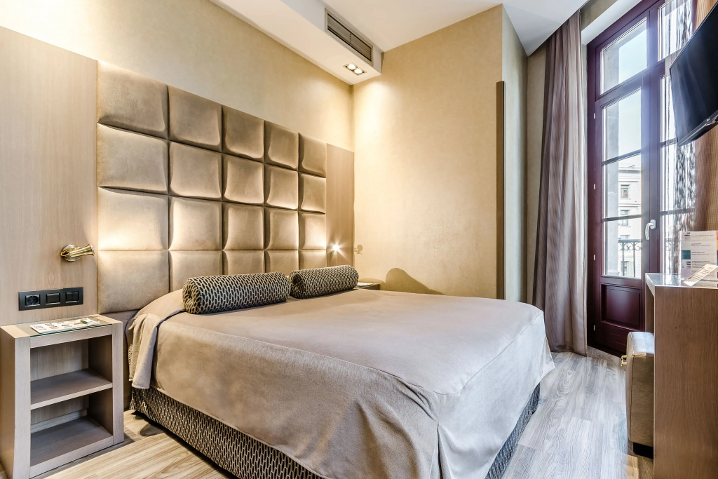 Double room (full double bed)