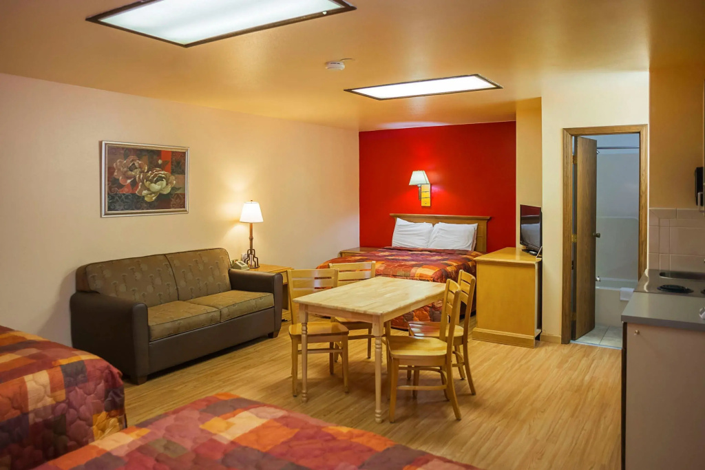 Standard Sextuple Basement room