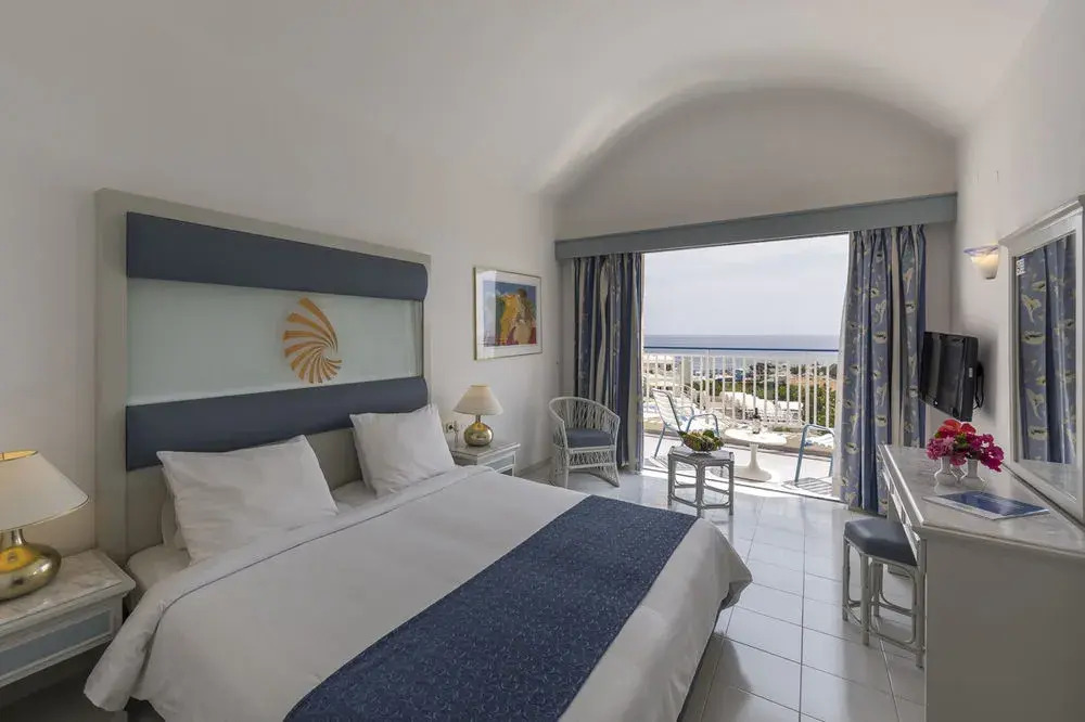 標準四人家庭房，海景雙人床