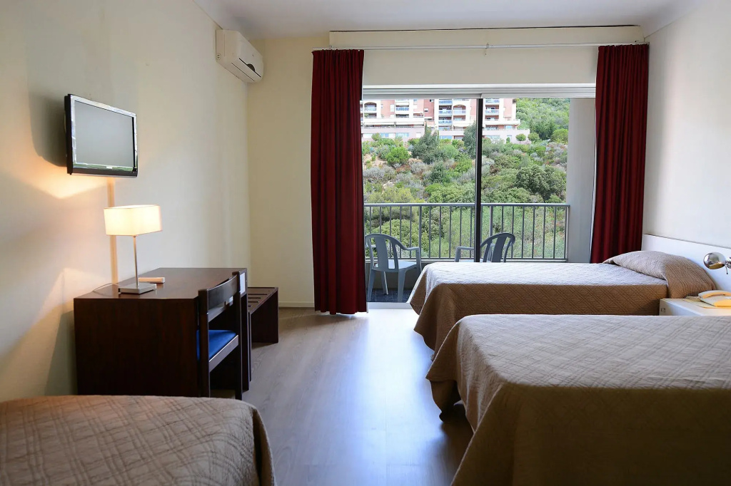 Standard Triple room with mountain view