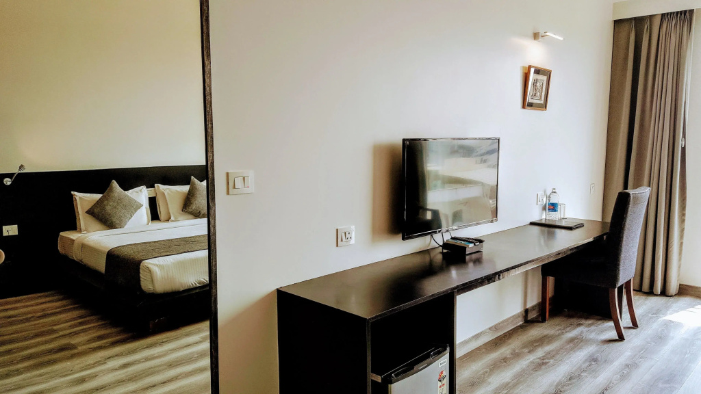 Deluxe Double room (full double bed)