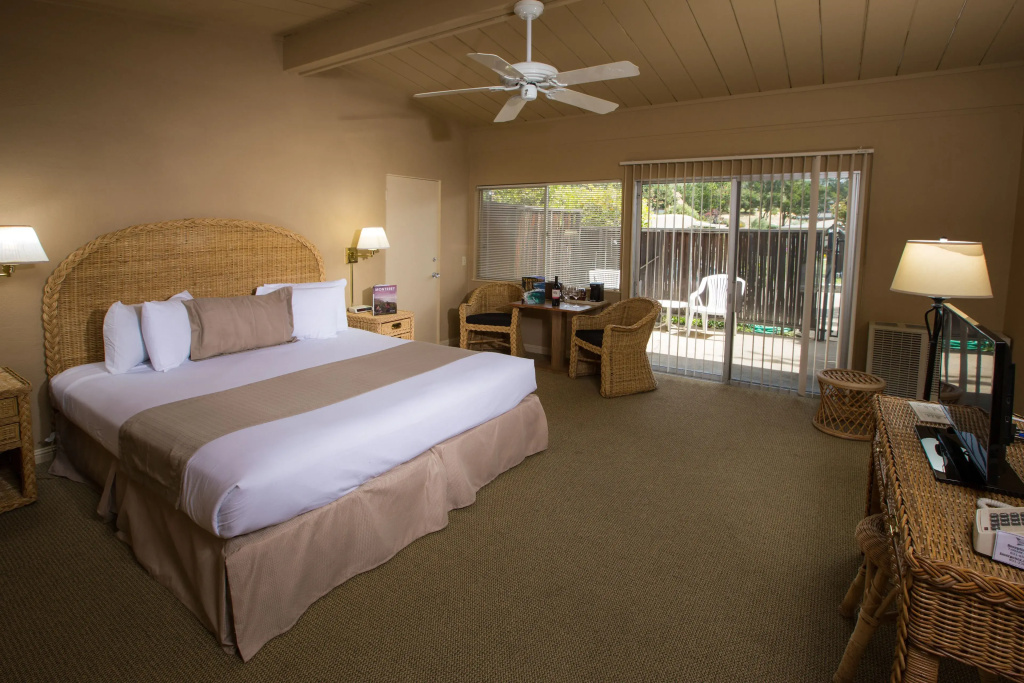 Standard Double room (full double bed)
