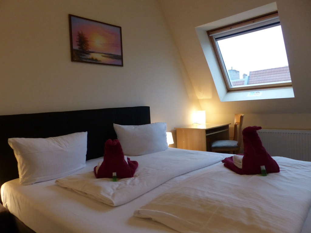 Standard Triple room
