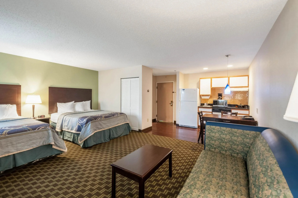 Quadruple Suite