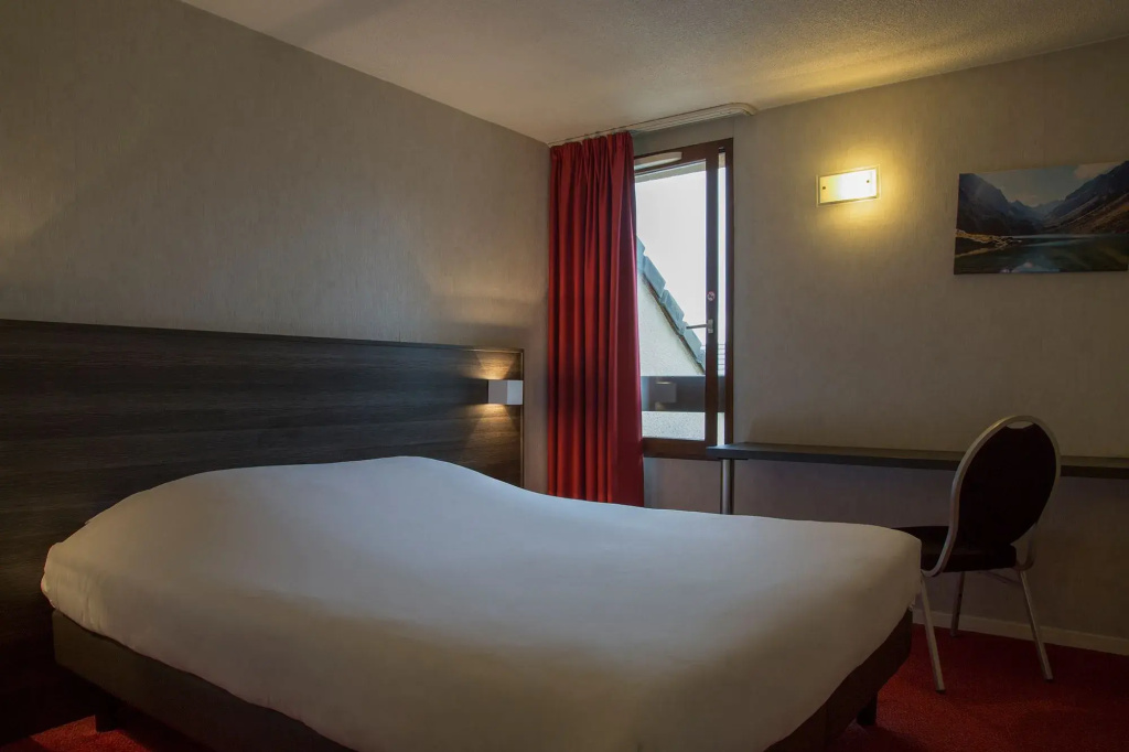 2 Bedrooms Standard Double Family room (full double bed)