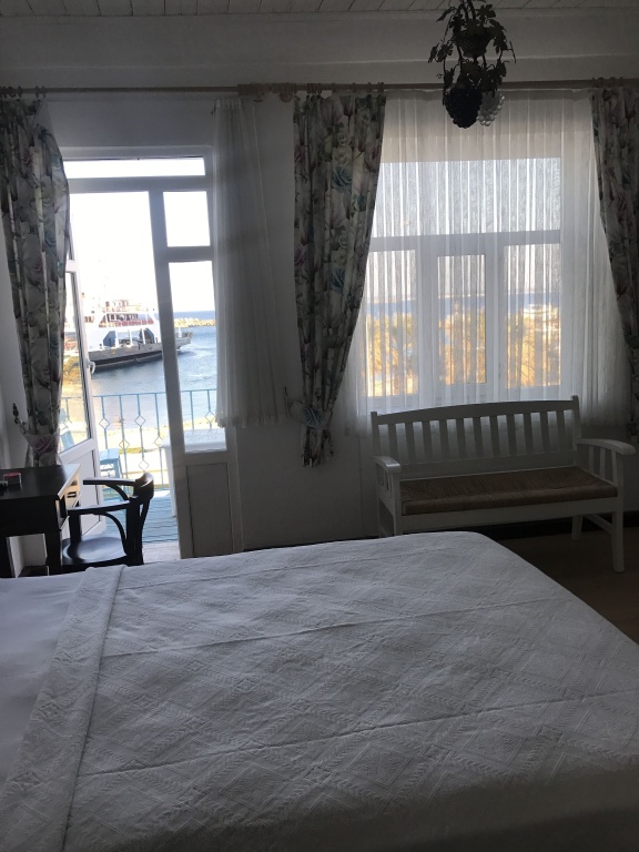 Standard Triple room with sea view