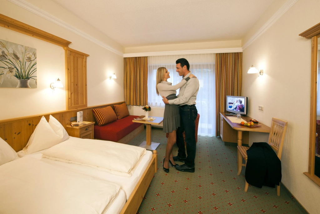 Standard Double room with mountain view (full double bed)