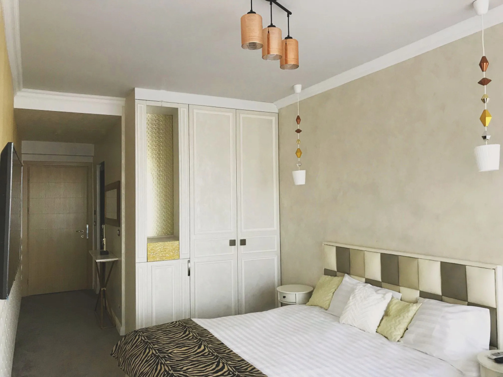 Deluxe Double room with balcony and with lake view (full double bed)
