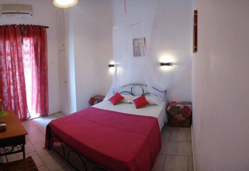 Standard Double room with garden view (full double bed)