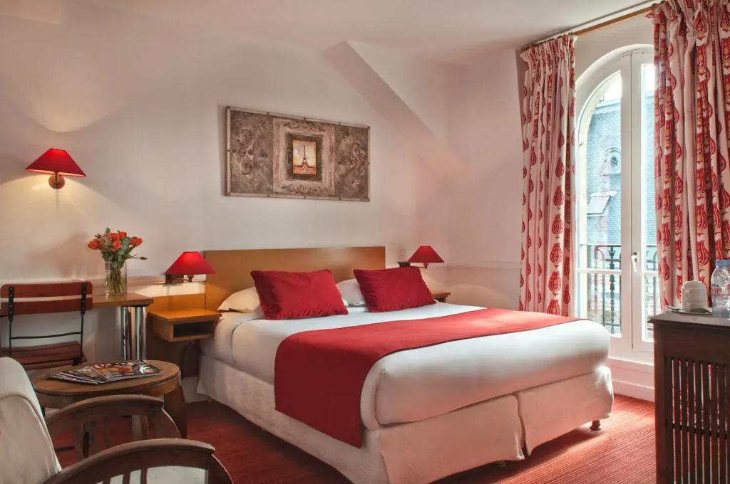 Deluxe Double room (full double bed)