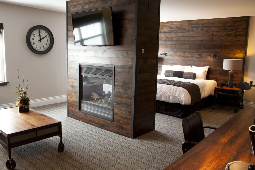 Double Suite (full double bed)