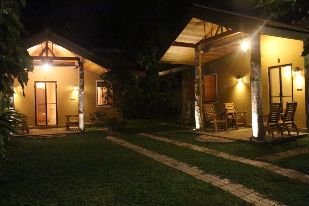 Villa Shade