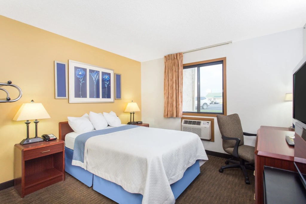 Standard Double room (full double bed)