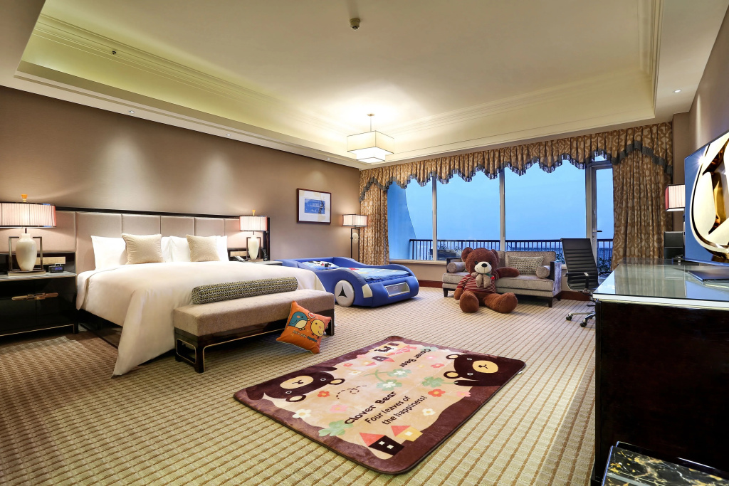 Deluxe Double room with lake view (full double bed)