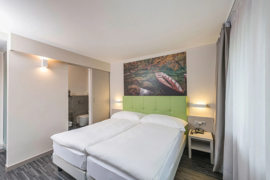 Standard Double room (full double bed)