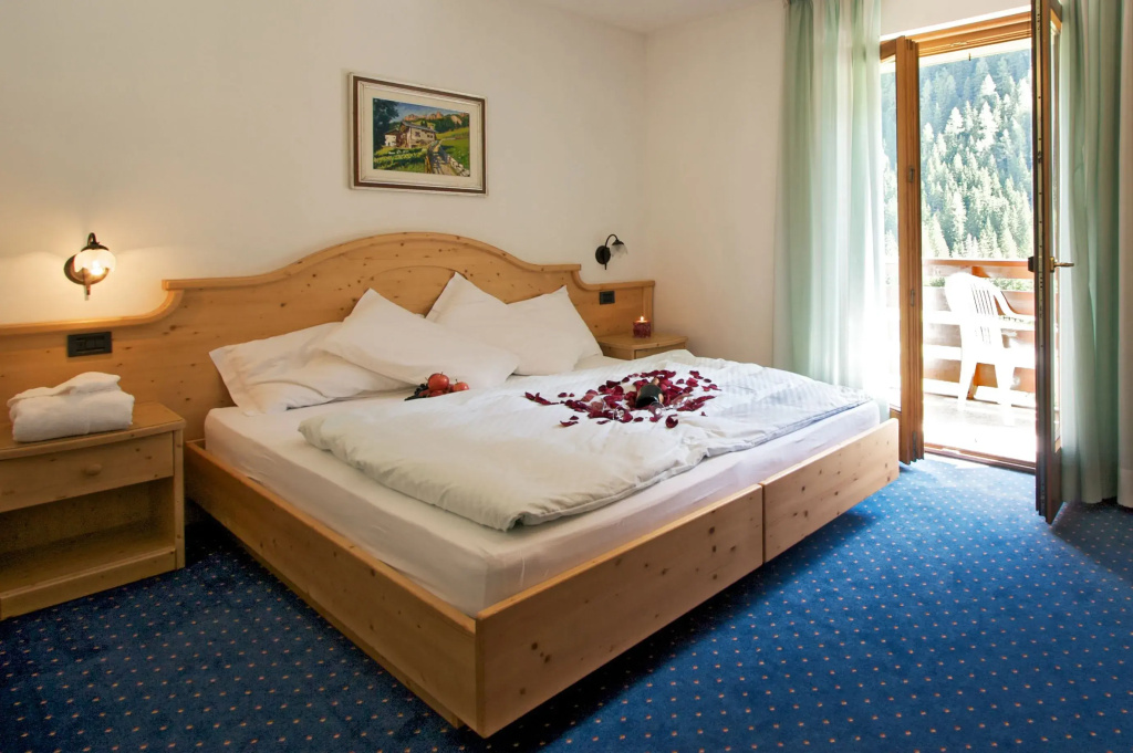 Standard Double room (full double bed)