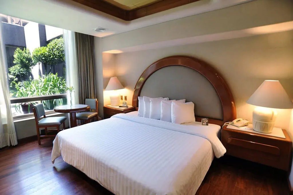 Grand room