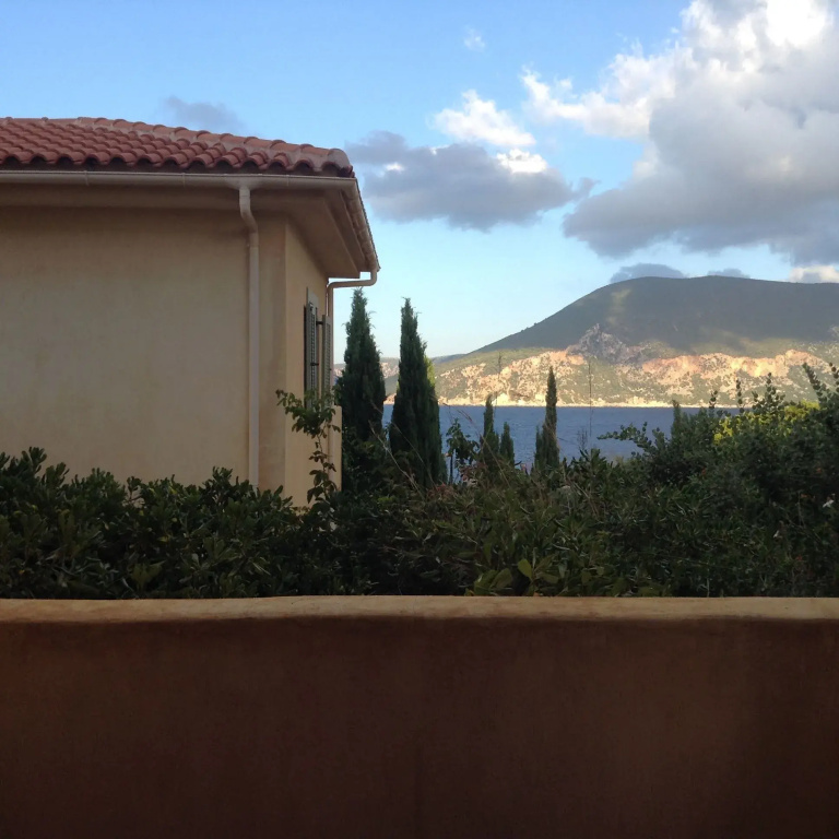 Executive Double room with partial sea view (full double bed)