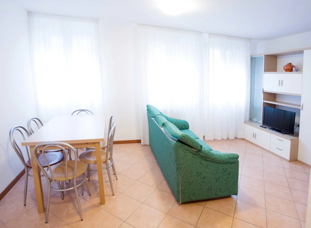 2 Bedrooms Apartment