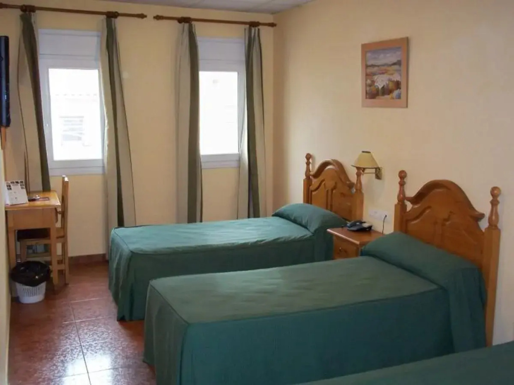Double room (full double bed)