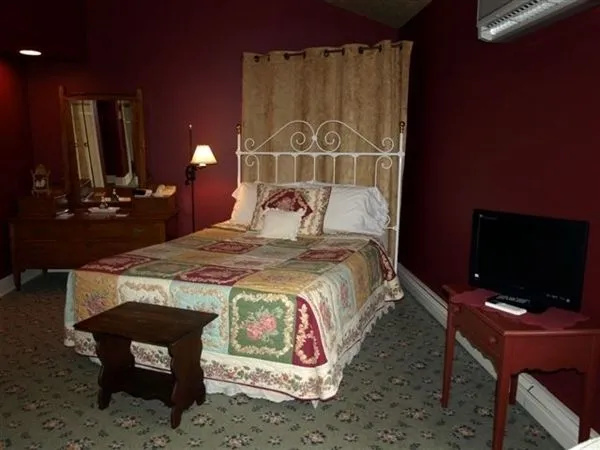 Standard Double room with garden view (full double bed)