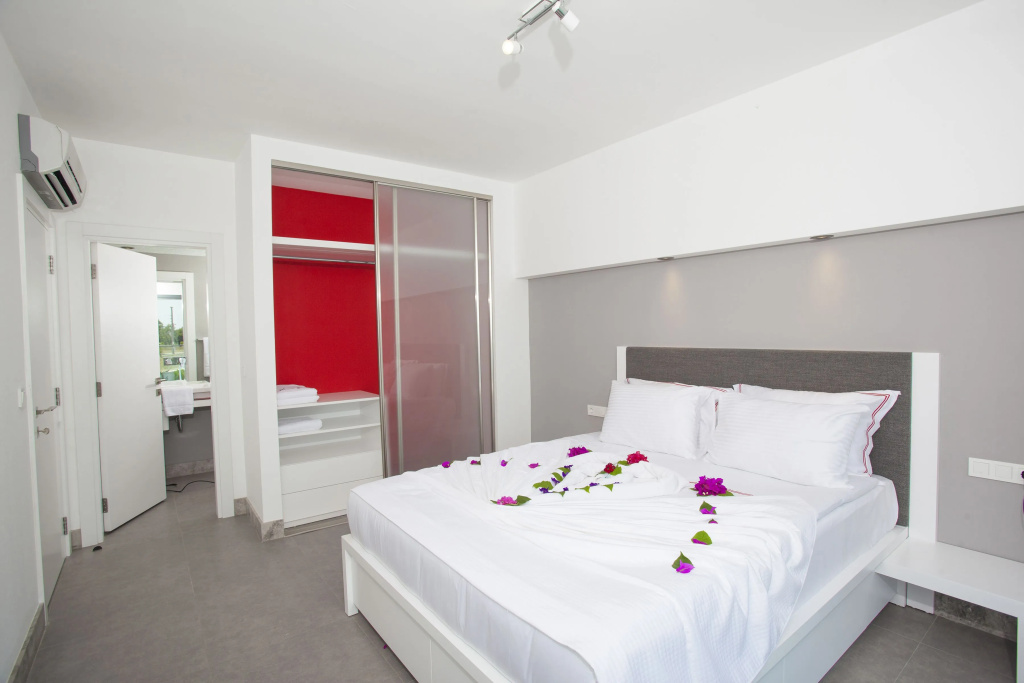 2 Bedrooms Standard Family room