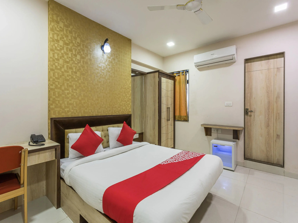 Deluxe Double room (full double bed)