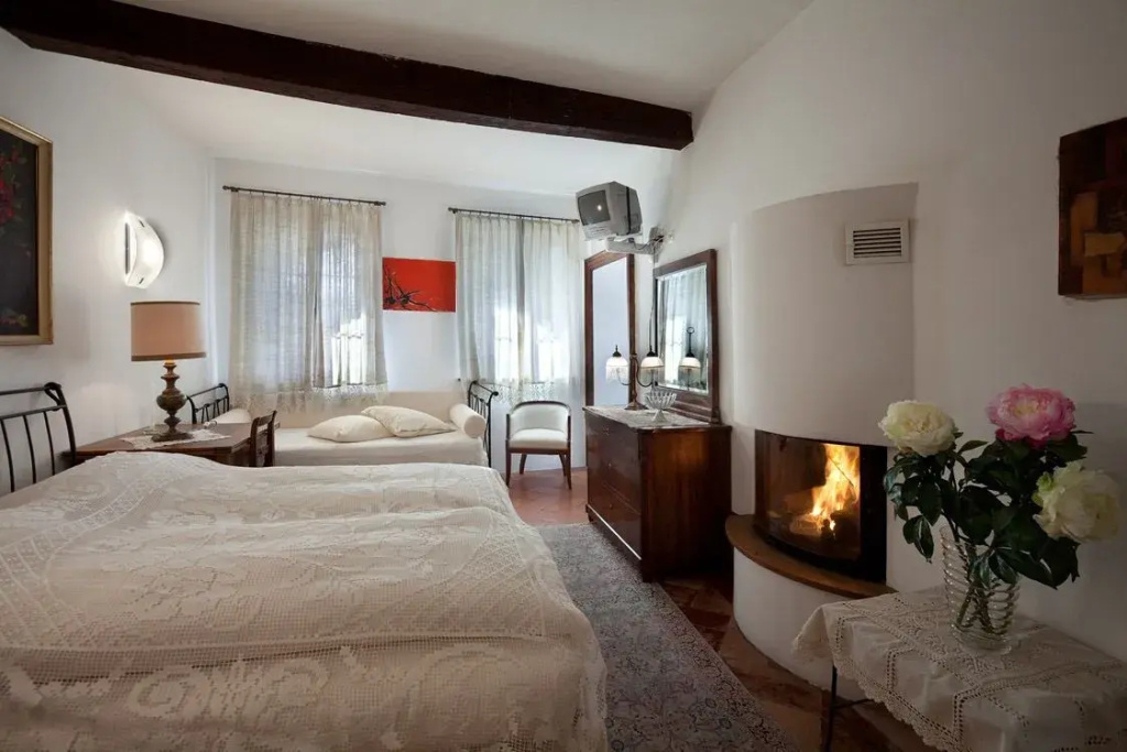 Superior Double room (full double bed)