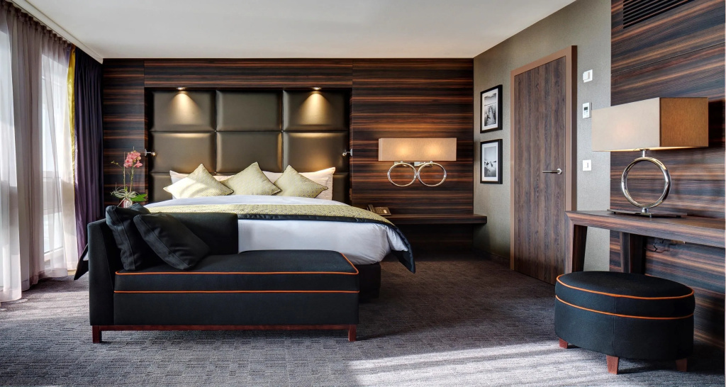 Double Suite with lake view (full double bed)