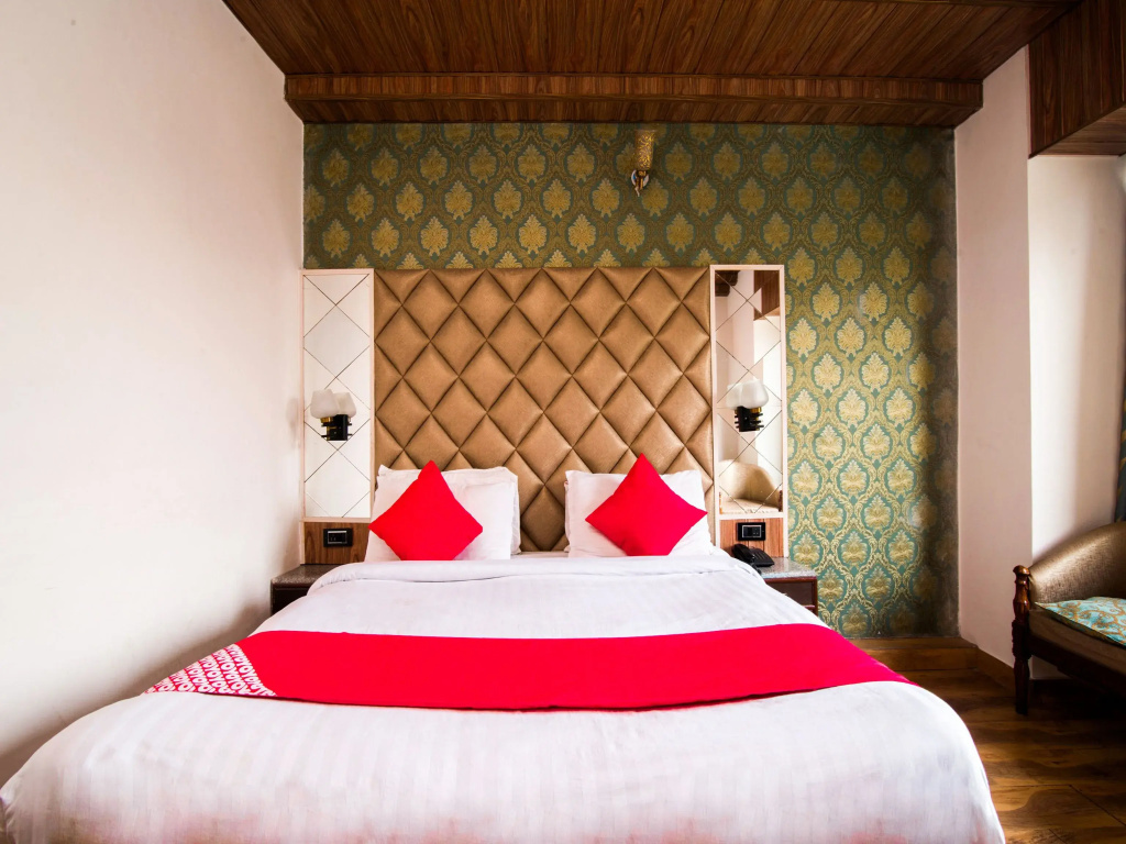 Deluxe Double room (full double bed)
