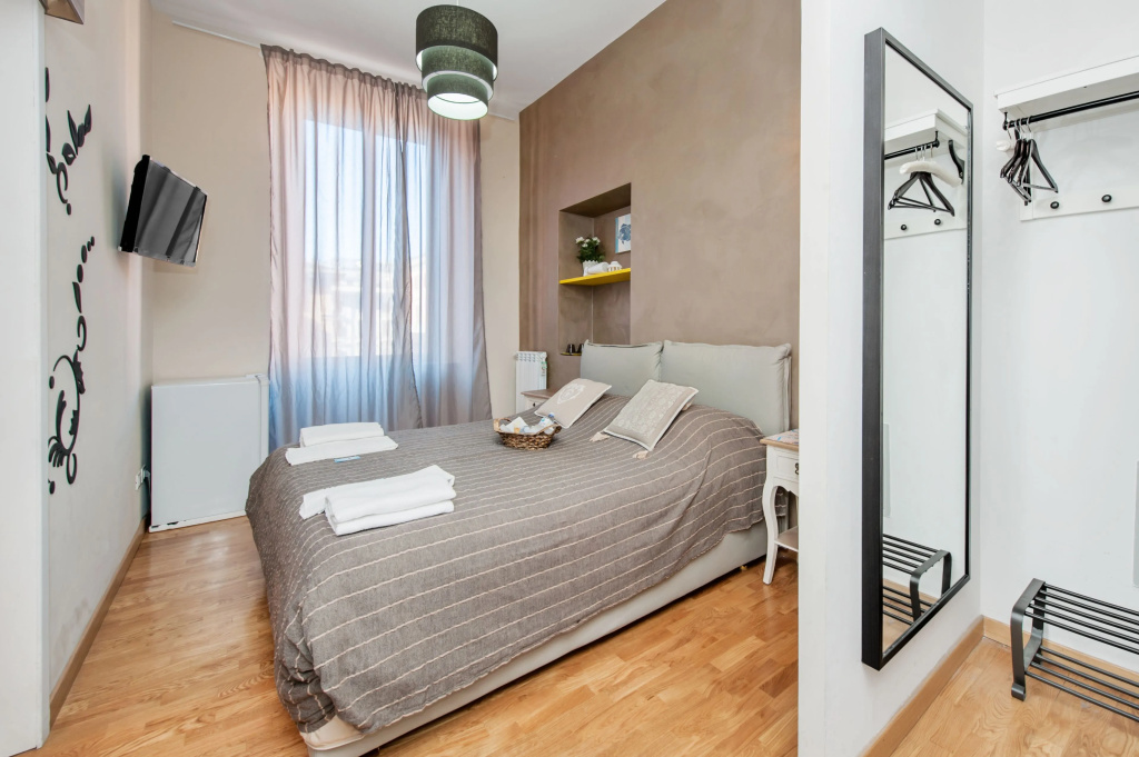 Comfort Double room with city view (full double bed)