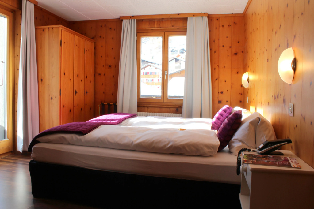 Standard Double room with balcony and with mountain view (full double bed)