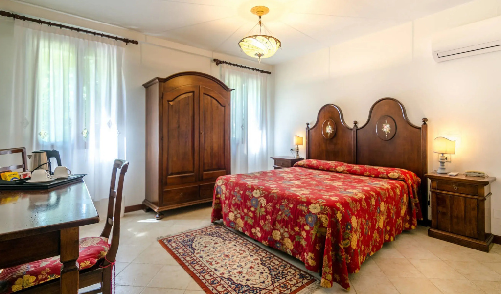 Standard Double room (full double bed)