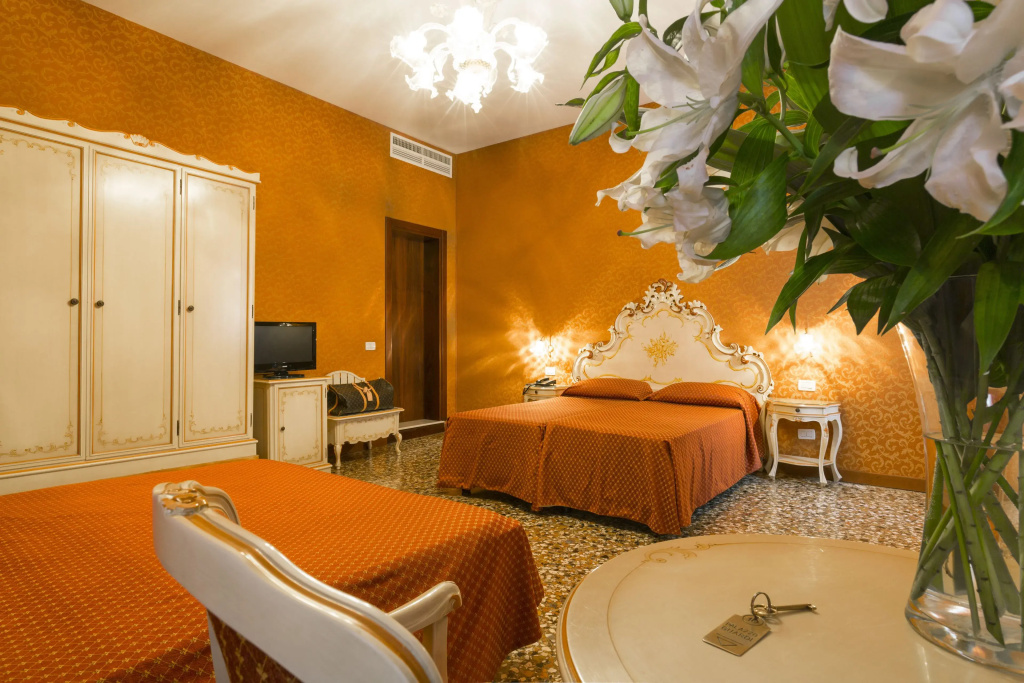 Junior Suite with canal view