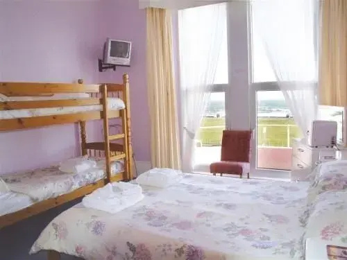 Standard Quadruple Family room with sea view