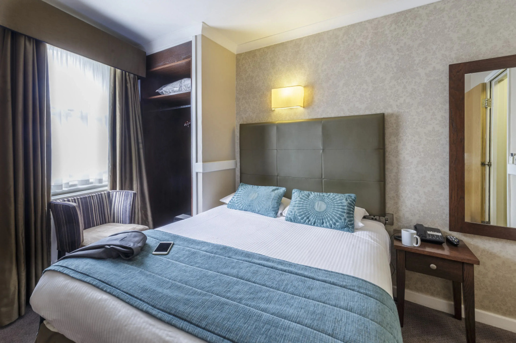 The Princes Square Hotel - Tap to explore photos