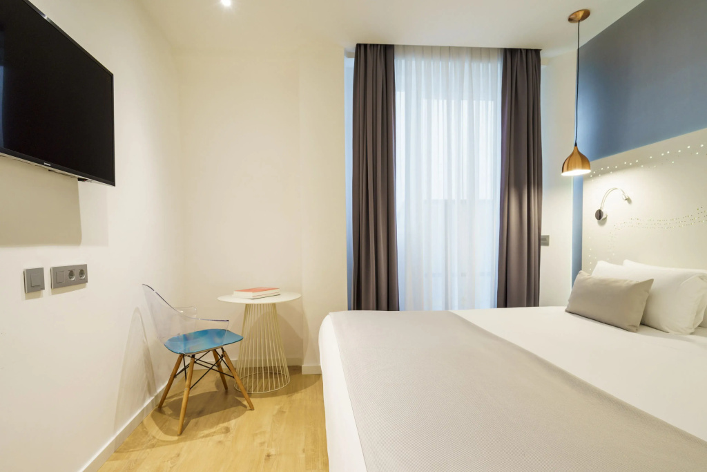 Deluxe Double room (full double bed)