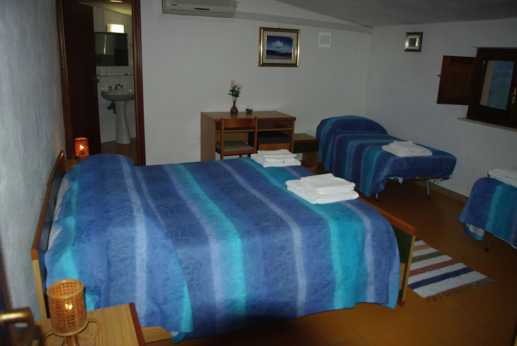 Standard Quadruple room with mountain view
