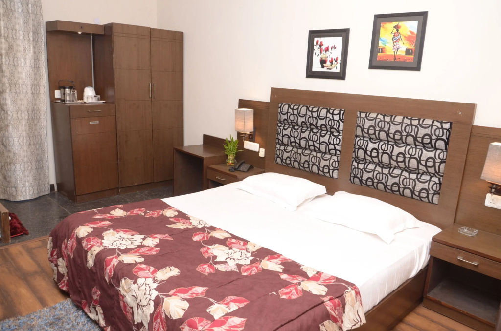 Executive Double room with city view (full double bed)