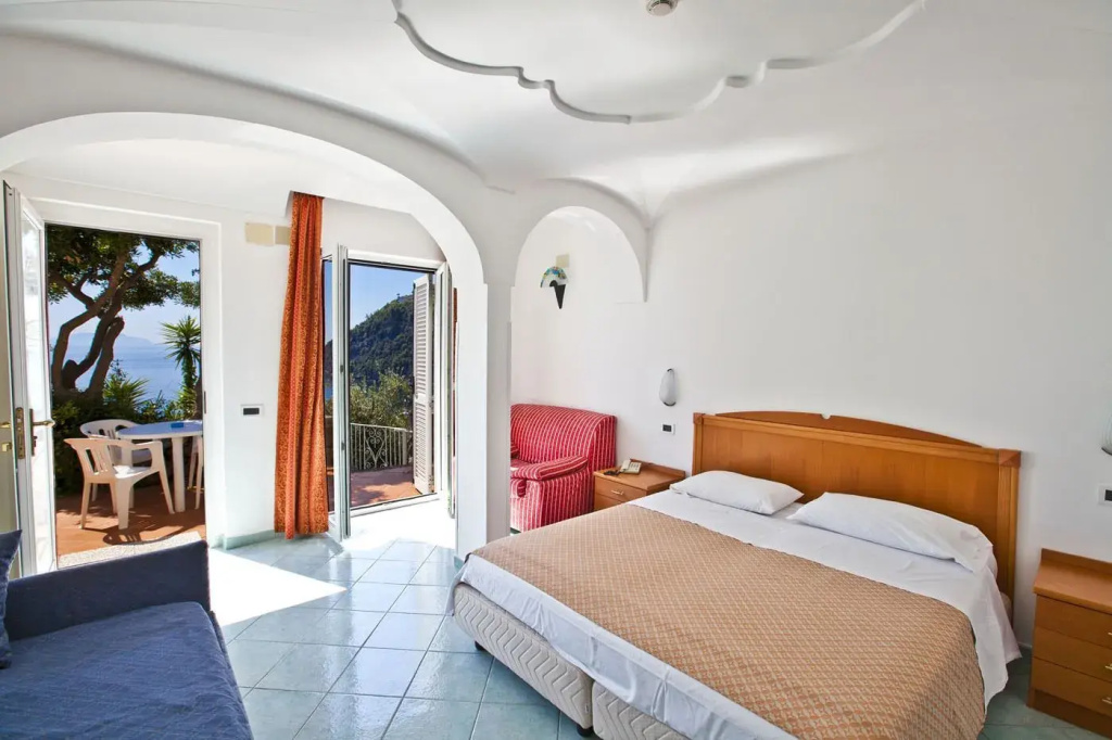 Standard Double room with sea view (full double bed)