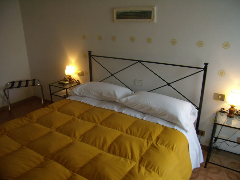Standard Double room with balcony (full double bed)