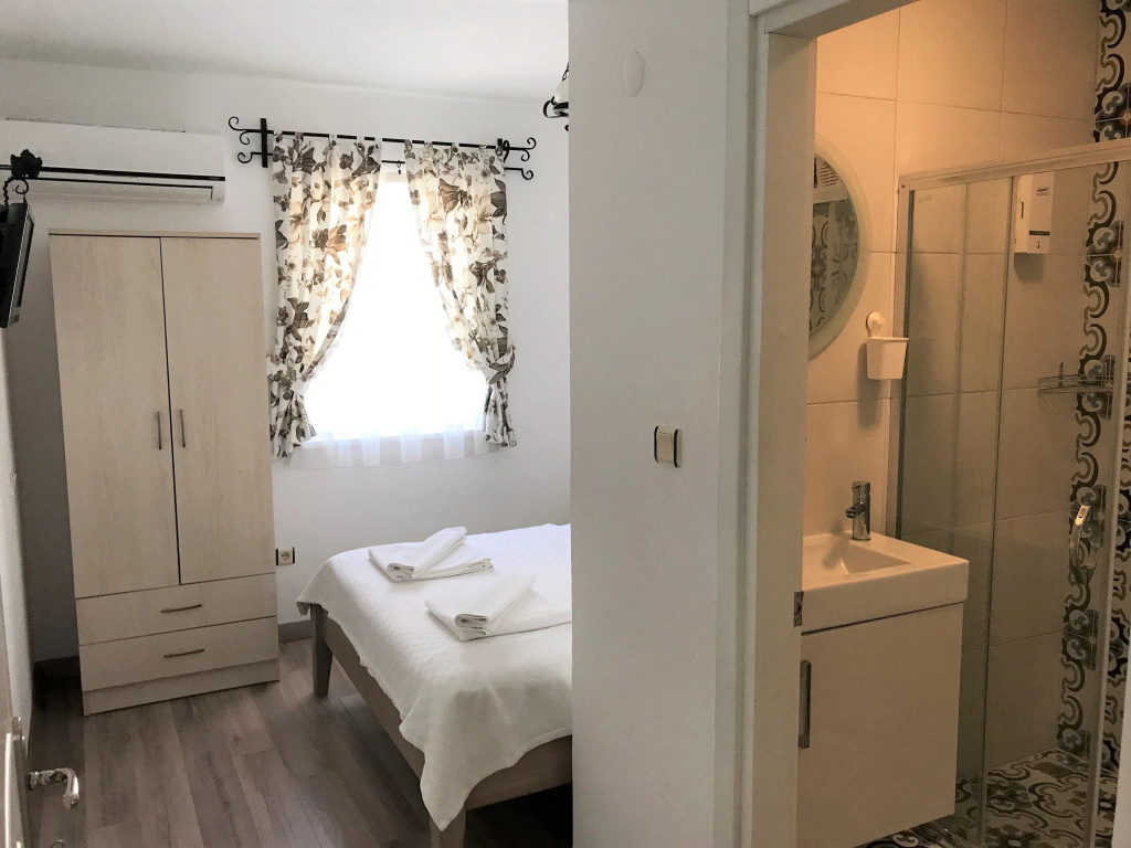Economy room