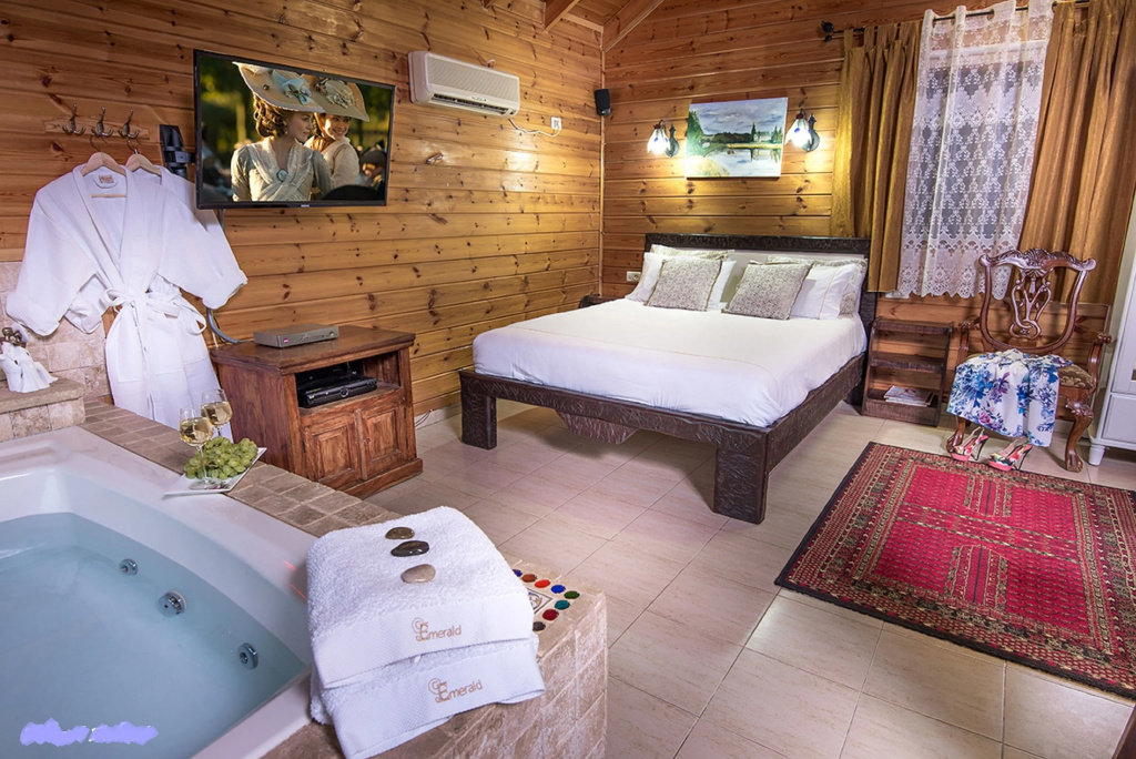 Double Chalet (full double bed)