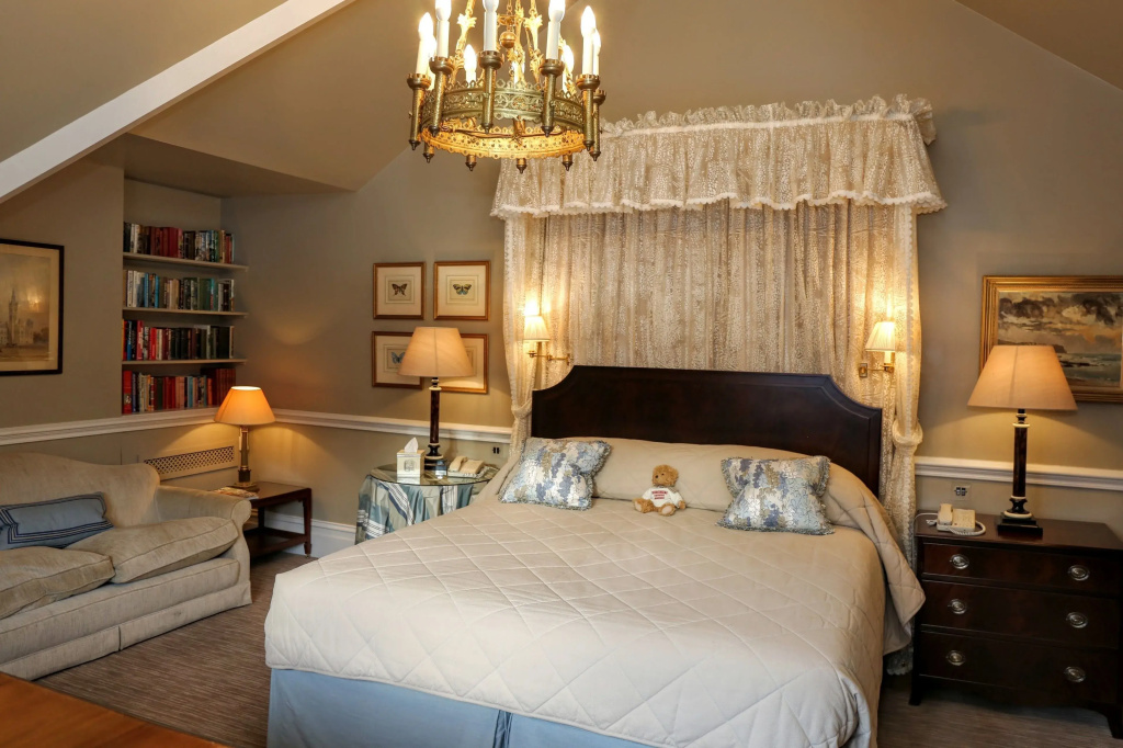 Deluxe Double room (full double bed)